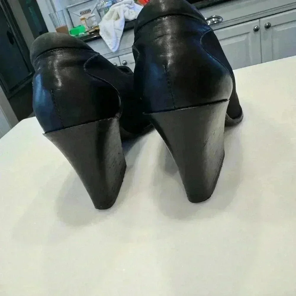 Donald J Pliner Charil women’s black nylon and leather shoes angled heel sz 6.5
